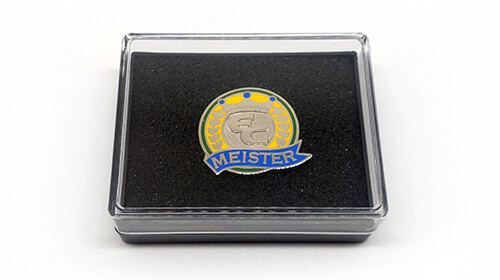 プラスチックケース入りの資格バッジ